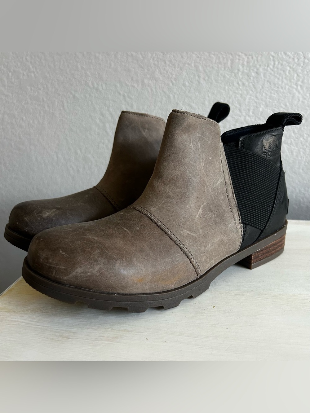 Sorel Emelie Chelsea Boots, tan/black, waterproof, women’s size 5 or youth 3.5.